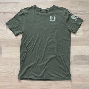 Under Armour Boys’ Marine OD Green/Desert Sand Freedom Flag Graphic T-Shirt